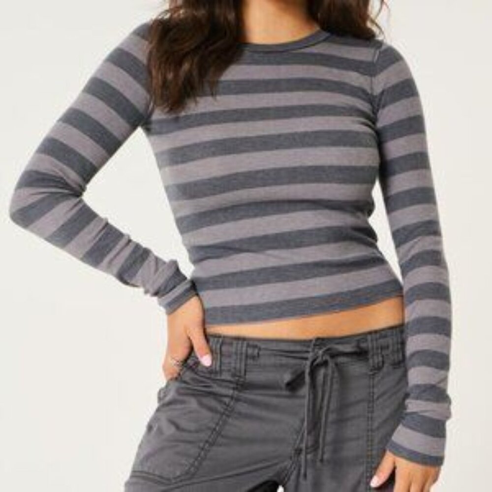 EUC Hollister Grey Stripe Ribbed Long-Sleeve Crew Top Sz L (long)
